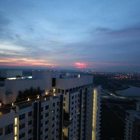Lovely 3-Bedroom Serviced Apartment @ Cyberjaya Exteriér fotografie