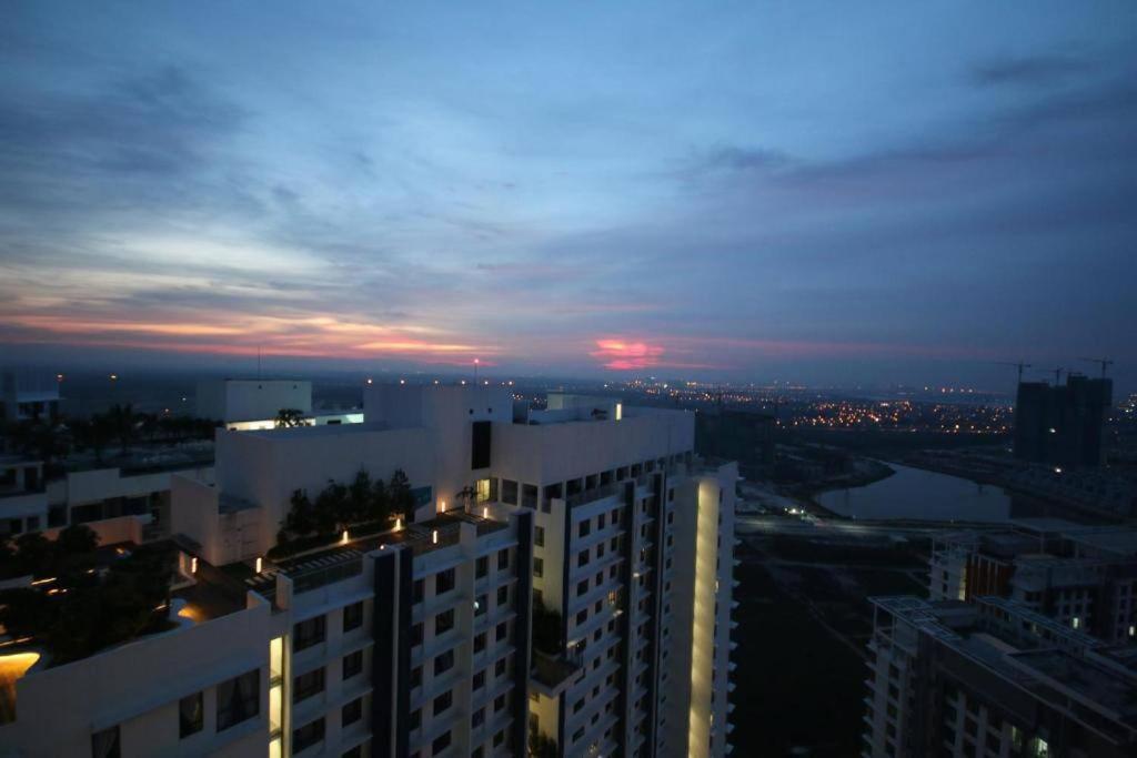 Lovely 3-Bedroom Serviced Apartment @ Cyberjaya Exteriér fotografie