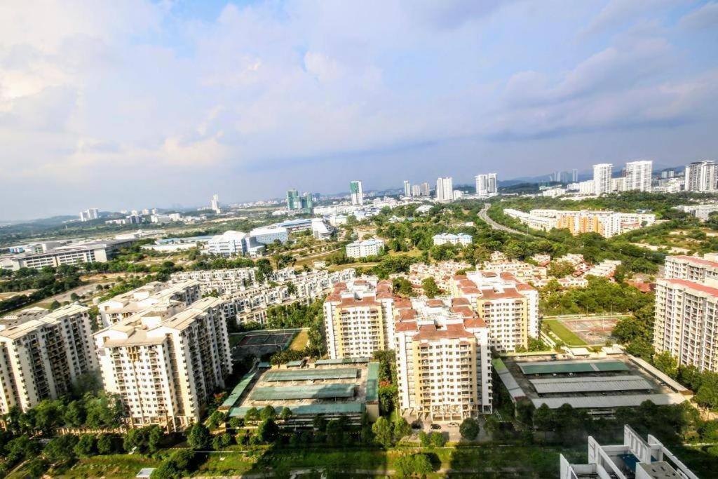 Lovely 3-Bedroom Serviced Apartment @ Cyberjaya Exteriér fotografie